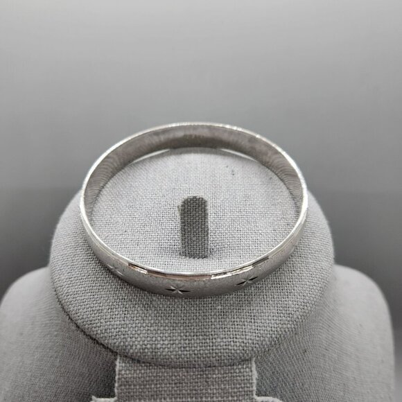 MONET Vintage Silver Tone lazer cut stars design 8-1/2 in bangle bracelet - Picture 3 of 4